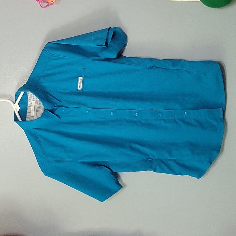 Ladies, size small, Columbia shirt